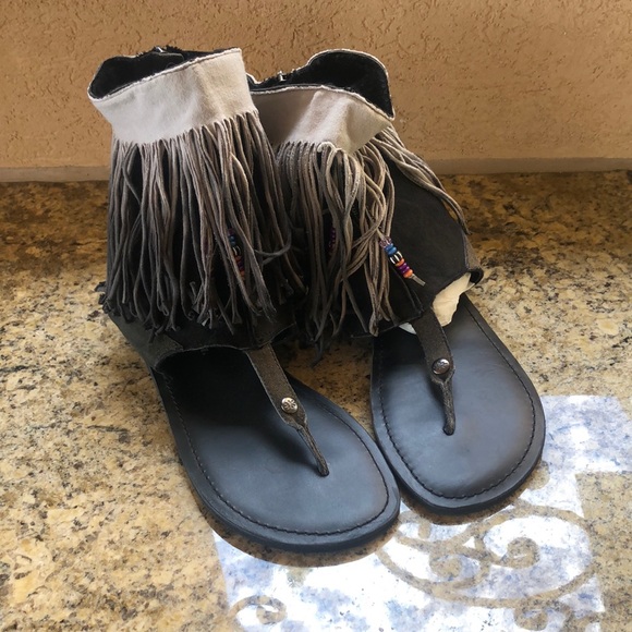 Koolaburra by Ugg fringe and bead with shearling l - Picture 1 of 5